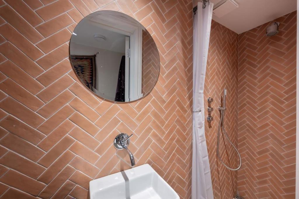 Beautiful 4-bed House Next To Battersea Park Сasa de vacaciones *
